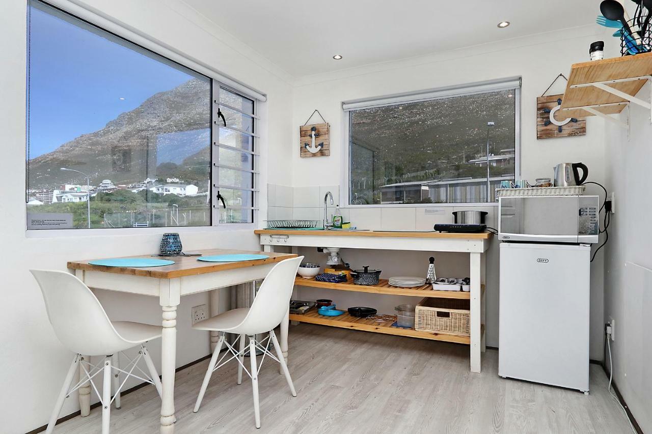 Penguins View Guesthouse بلدة سيمون المظهر الخارجي الصورة
